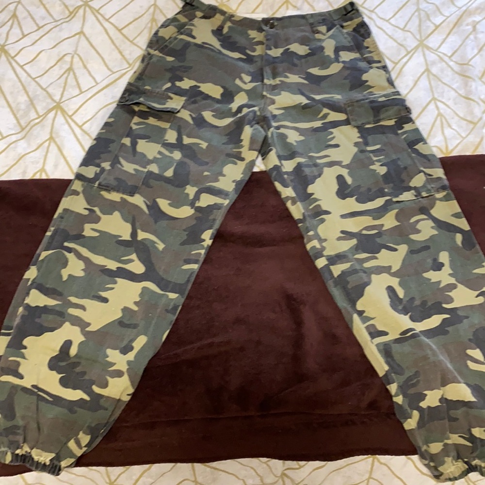 Tapered wave camo cargo pants